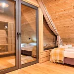 Osada Z Jacuzzi Dağ evi Bozkow