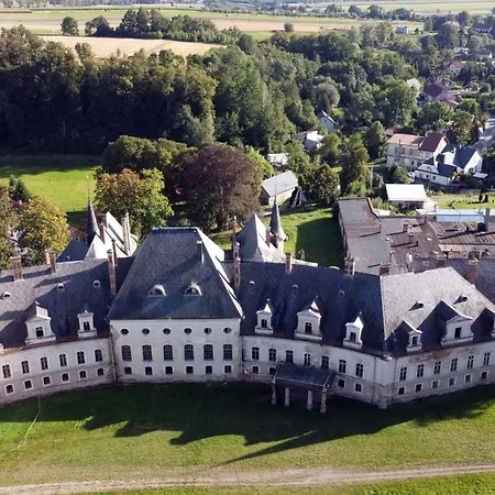 Osada Z Jacuzzi Dağ evi Bozkow