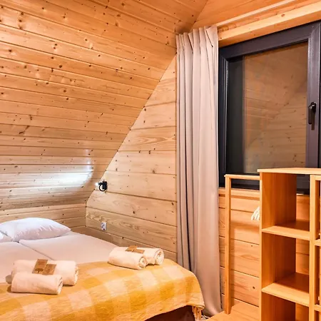 Osada Bożków Z Jacuzzi Domek alpejski *
