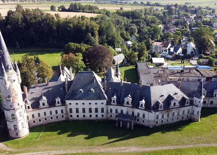 Osada Z Jacuzzi Dağ evi Bozkow